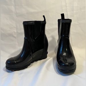 Sorel wedged black rainboots size 9